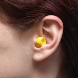 Ear plug in an ear
